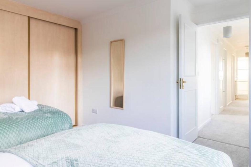 Large Sea View 2 Bedroom Sleeps 6 - Free Parking Bournemouth Eksteriør bilde